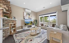 Lovely 3-Bed With Alfresco Dining In Prime Suburb